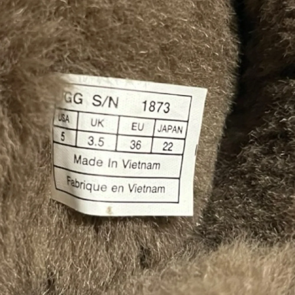 UGG Bailey Button Triplet II Brown Boots Size 5